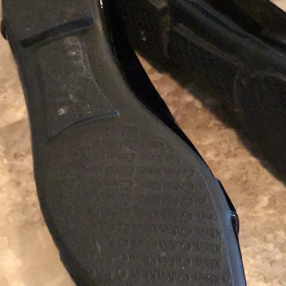Shoe - Picture 2 of 3